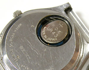 セイコー腕時計(SEIKO)キング・クォーツ0853-8005電池蓋オープン