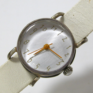 ����r���v